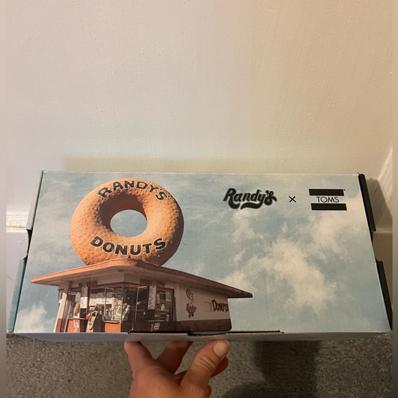 Toms x Randys Donuts - Picture 2 of 6